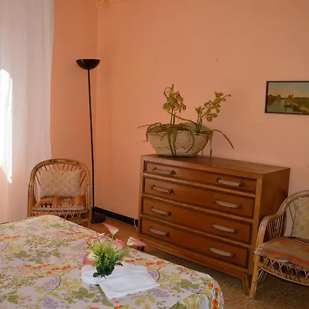 Apartment House Lo Scoglio *