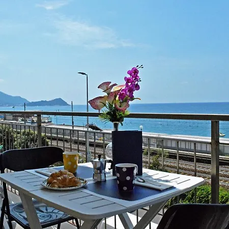 Apartment House Lo Scoglio