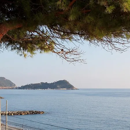 House Lo Scoglio
