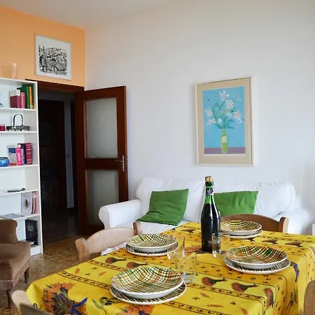 Apartment House Lo Scoglio