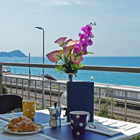 Apartment House Lo Scoglio